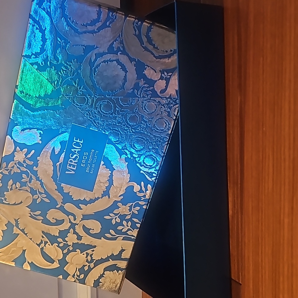 Versace Gift Box - Picture 7 of 7
